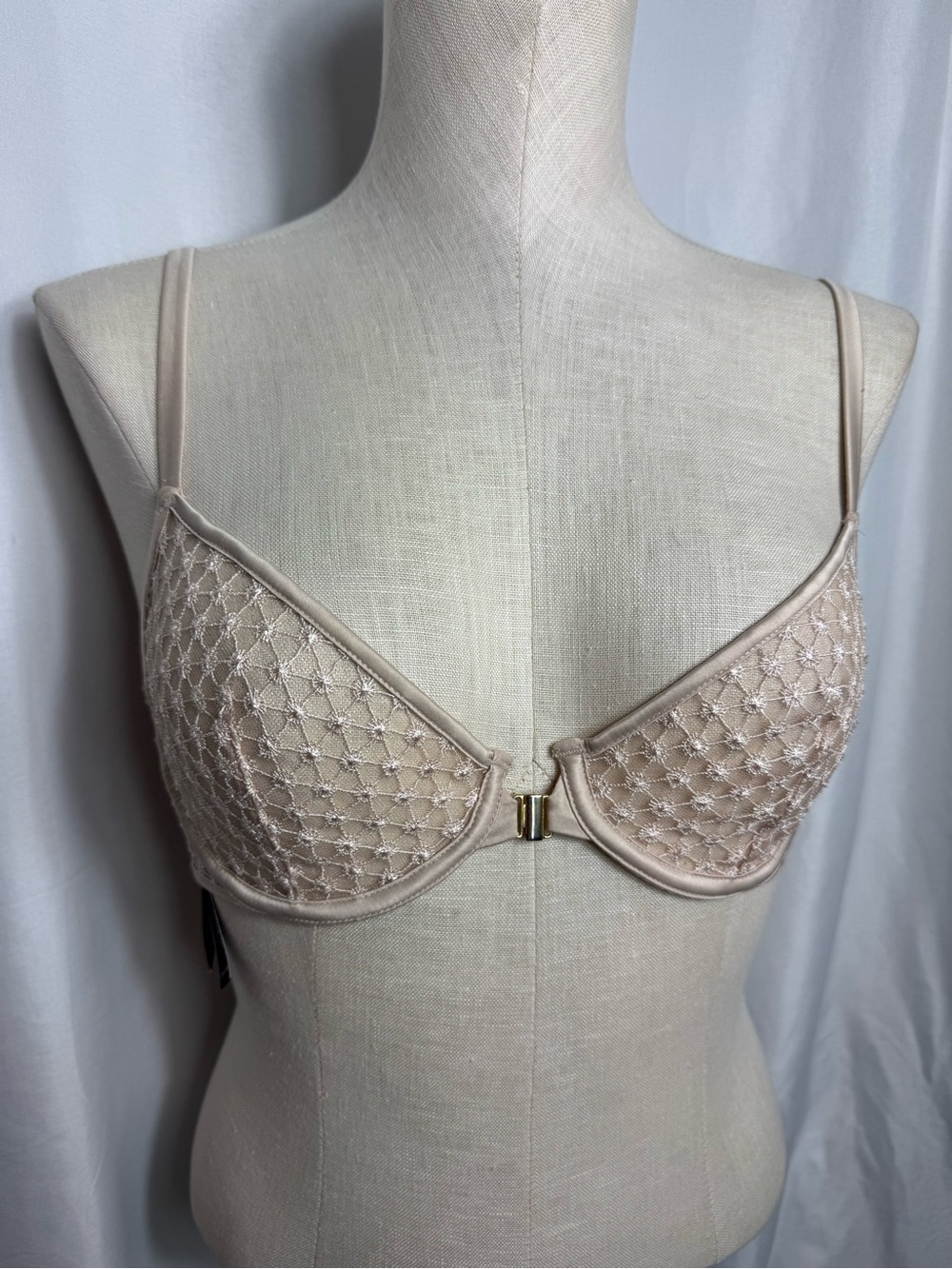 Victoria’s Secret Front-Closure Lace Mesh Bra Nude non double 32D